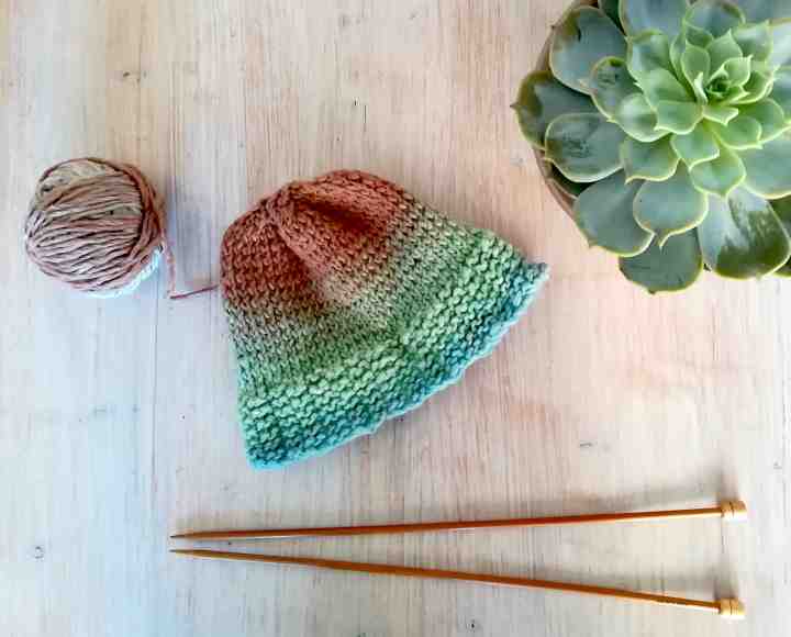 Comment tricoter un bonnet pour Nouveau-né ?