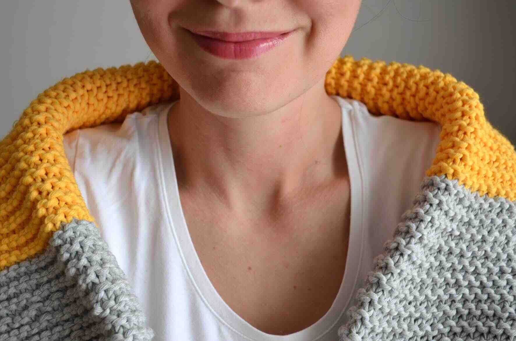 Comment démarrer un châle en tricot?