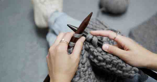 Comment tricoter en jersey de façon régulière ?